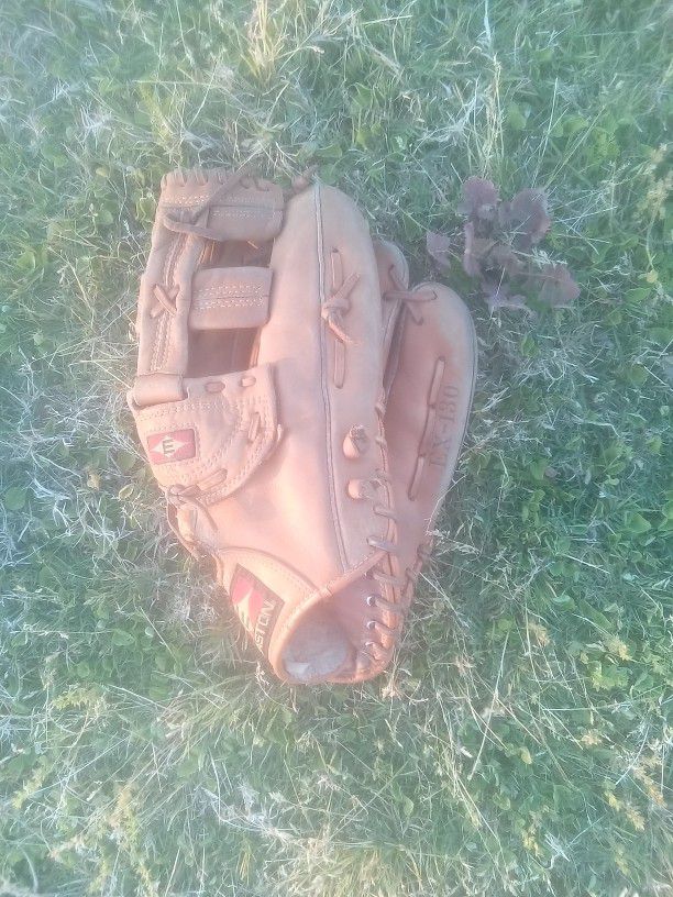 Easton Softball Glove 