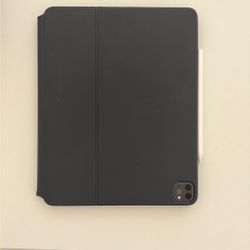 Ipad Pro 12.9 Cellular Excellent Condition, Apple Pencil And A Keyboard