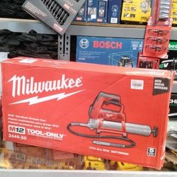 MILWAUKEE M12 CORDLEES GREASE GUN (TOOL ONLY)