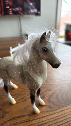 Vtg Breyer Horse Model Dapple Gray Coat with Black Points & White Mane