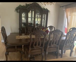Table/chairs/china set