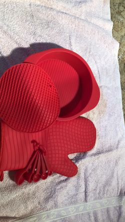 5 piece Red silicon pieces to bake with