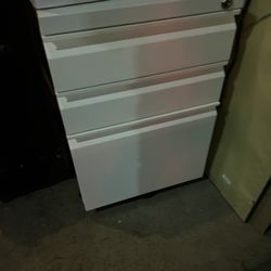 Filing Cabinet 3 Drawer With Keys & Wheels 