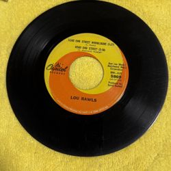 This item is a vintage Lou Rawls 7-inch vinyl record of the song "Yes It Hurts - Doesn't It" produced by Capitol Records. 