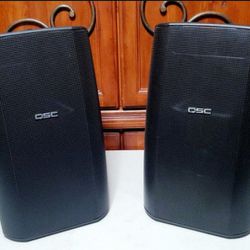 Pair of QSC 8-inch Two-Way Loudspeakers In Excellent Condition