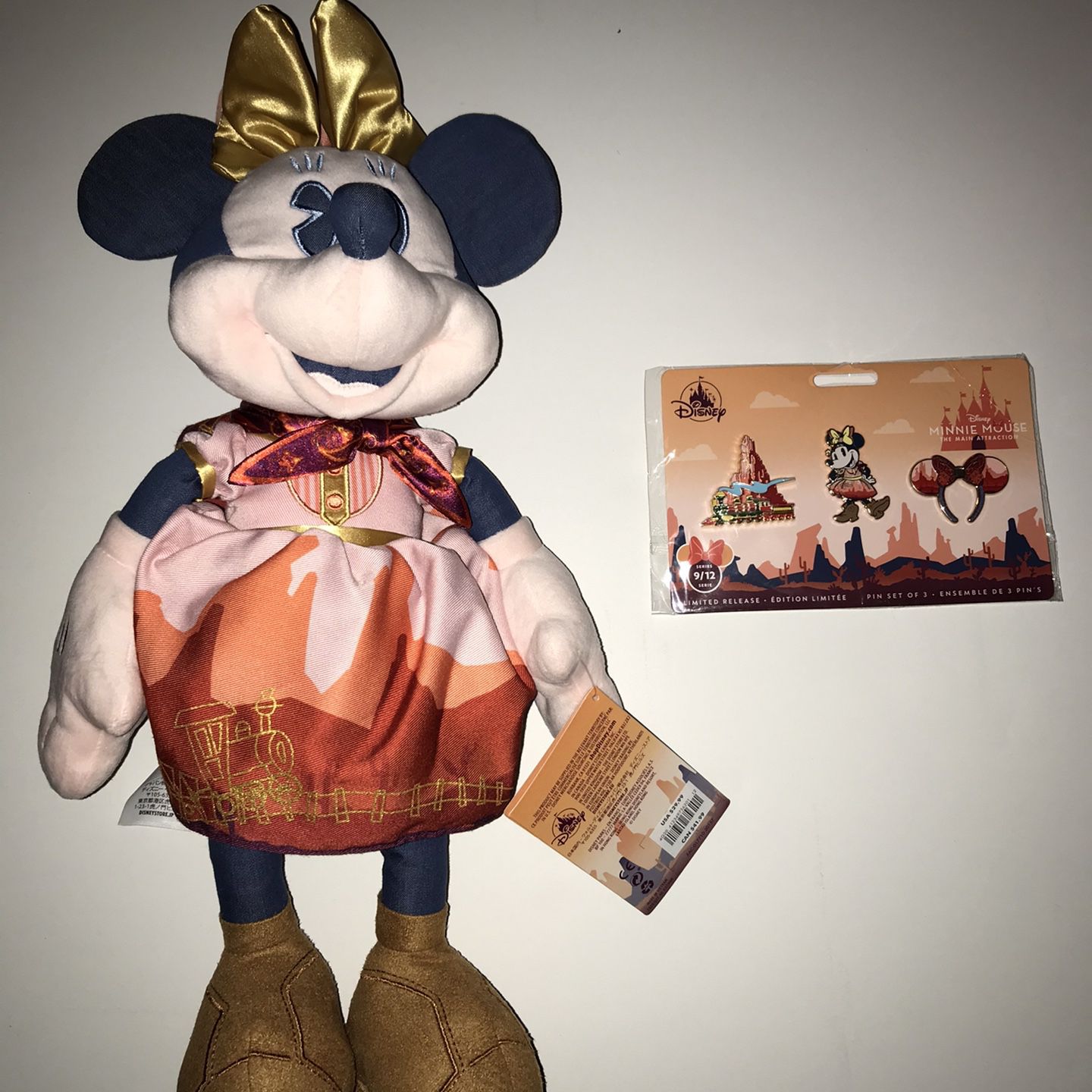 Disneyland Disney Store Minnie Mouse Main Attraction The Big Thunder Railroad Plush And Pin Set !!!!!