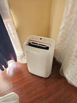 AIR CONDITIONER PORTABLE TOSHIBA NEW IN BOX,6000 BTU FOR ROOM 300 SQ FT,3IN1 COMES WITH ALL ACCESSORIES FIR ANY QUESTION TEXT ME PLEASE