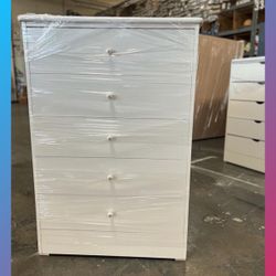 Dresser/ Five drawers dresser