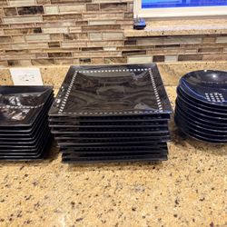 30 Pcs Mikasa Potter's Art Viewpoint Black Dinnerware Set