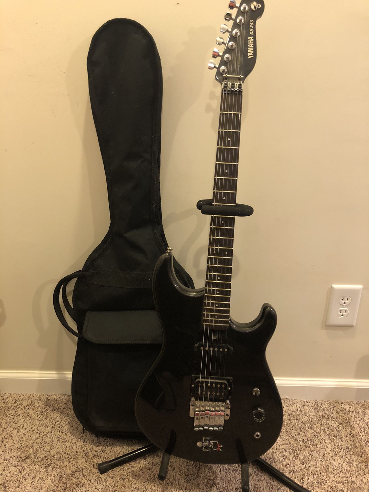 Yamaha SE250 Guitar