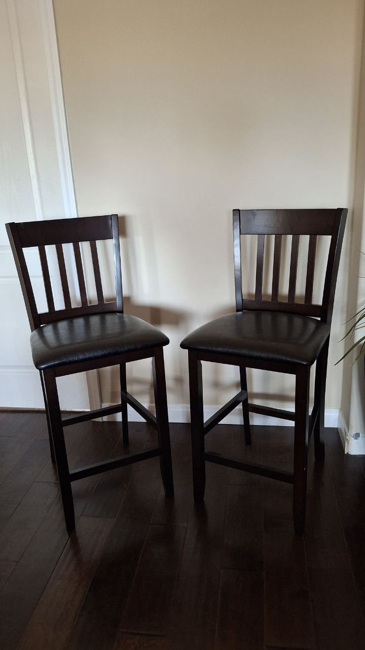 Set Of 2 / Brown Low Back Wood Bar Stools Counter Heigth Chairs With PU Leather Seat Black / 2 Sillas Para Barra