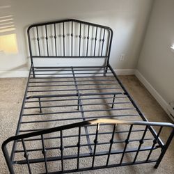 Black Metal Platform Bed  Full Size 