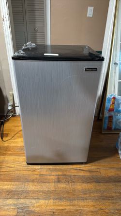 Magic Chef compact fridge