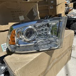 13-18 Dodge Ram Headlight Passenger Side 