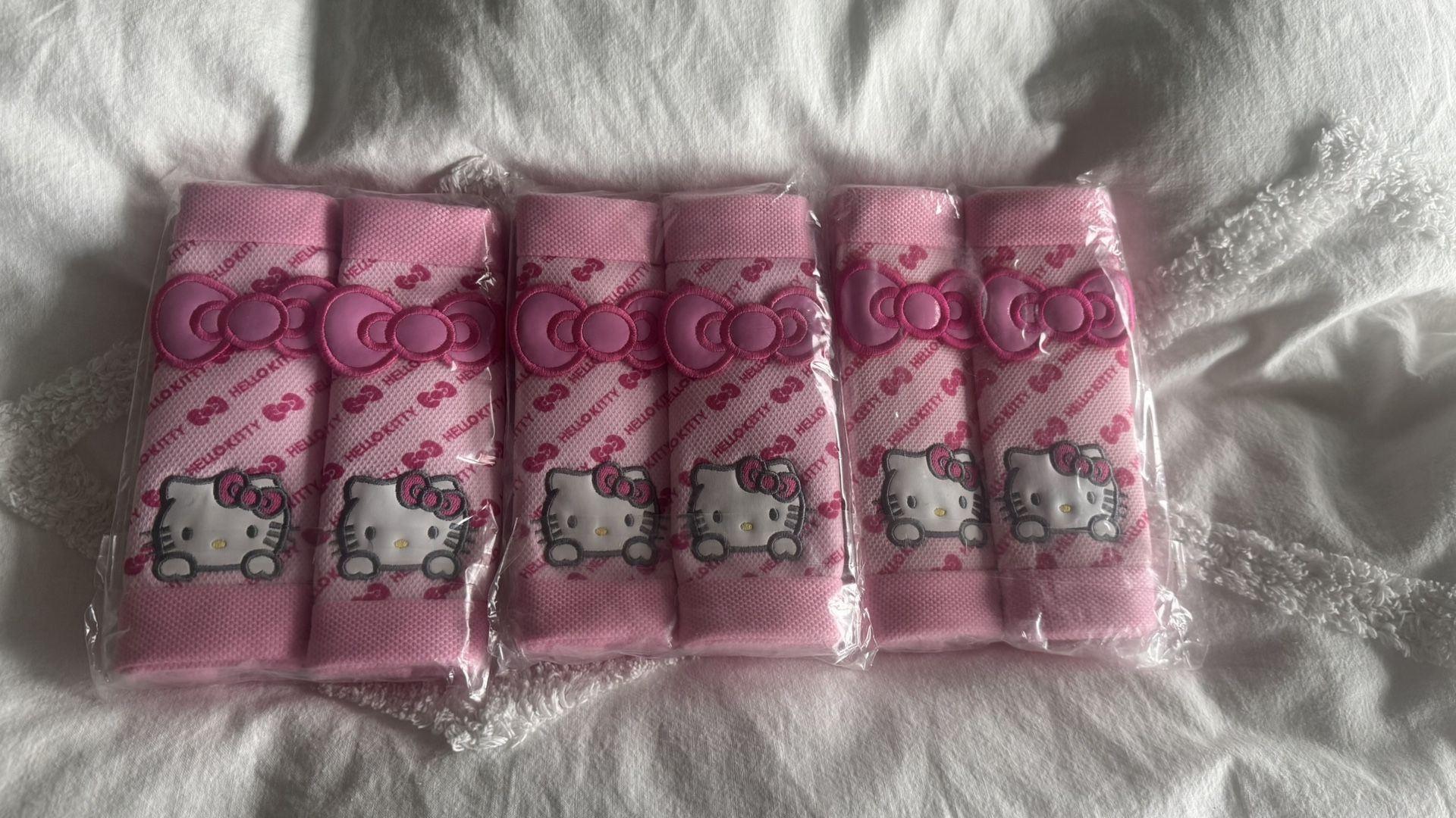 🎀 Hello Kitty Seatbelt Covers Set of 6 Brand New! 🎀