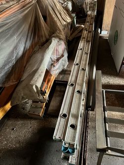 Aluminum Extension Ladder - 12 x 2 rungs
