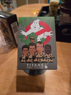 TITANS VINYL FIGURES