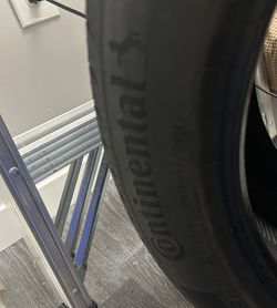 245/45R20 Continental