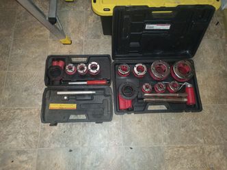 Two sets the pipe threader.