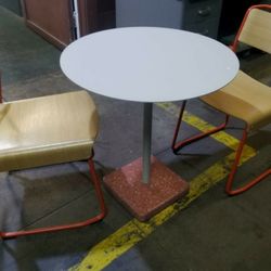 VG & P Breakfast / Break-Room Table & Chairs