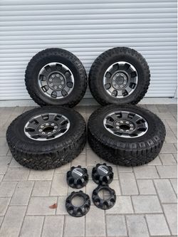 2023 Ford F350 tremor wheels and tires.