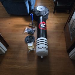 GikPal Boxing Bag With Base New!