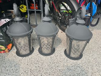 3 Outdoor Lights