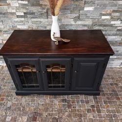 Vintage Wooden Buffet/tv Stand Has Inner Drawers