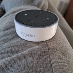 Amazon Echo Dot (2nd Generation) Smart Assistant - White Model RS03QR *