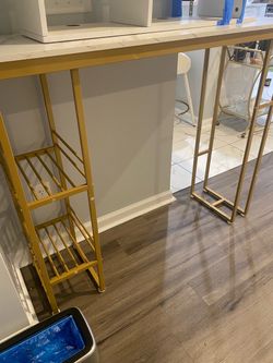 Gold & white Bar