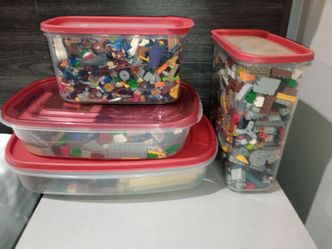 BULK VARIETY OF LEGOS, SPECIALTY LEGOS, MINI FIGS ECT