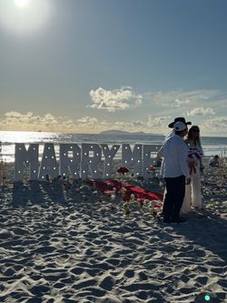 Letras grandes QUIERES SER MI NOVIA / MARRY ME marquee letters proposal set up