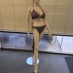 Female mannequin 