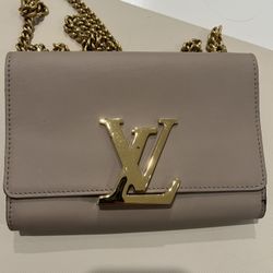 LV Wallet On A Chain Selling As Is