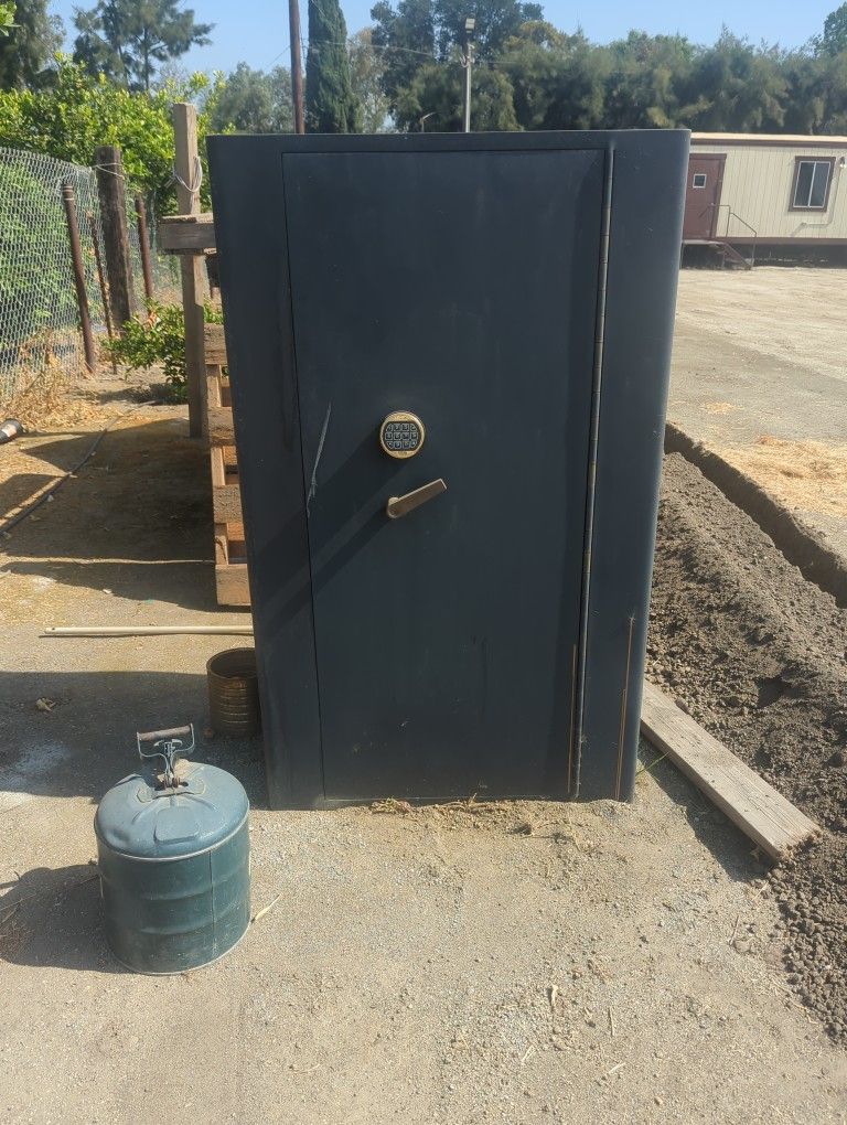 Heavy Duty Steel Safe
