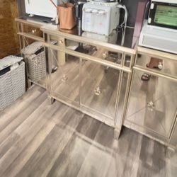 Mirrored Buffet Table