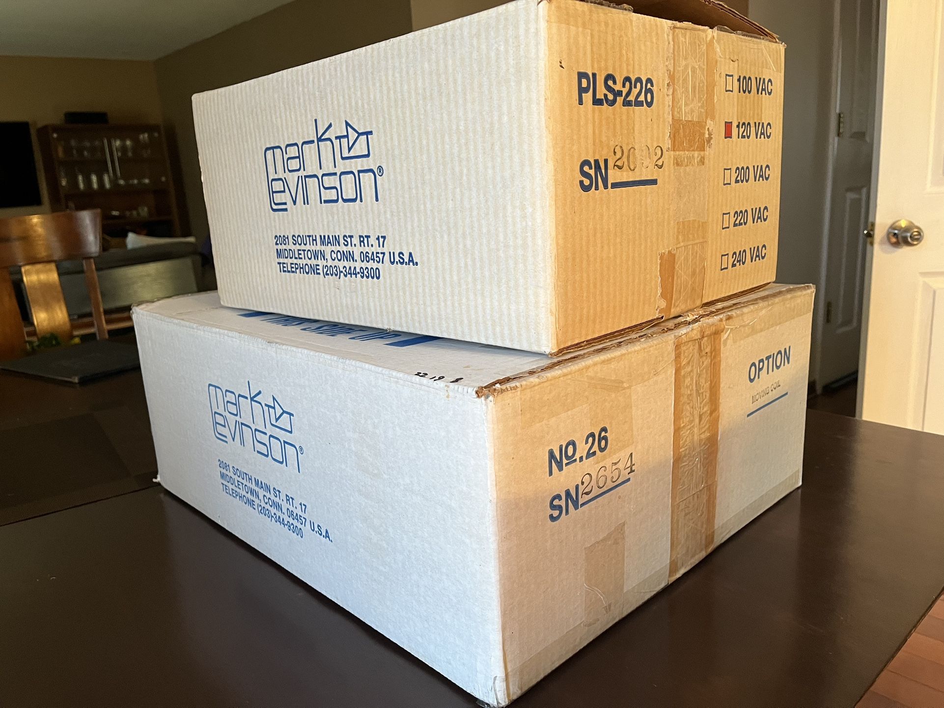 Excellent-Mark Levinson No. 26 Preamplifier & PLS-226 Power Source in Original packaging with cables