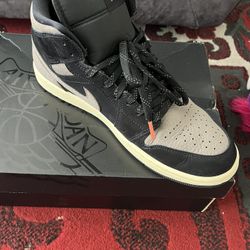 “Nike Air Jordan 1 Mid Black / Grey – Excellent Condition w/ Box”