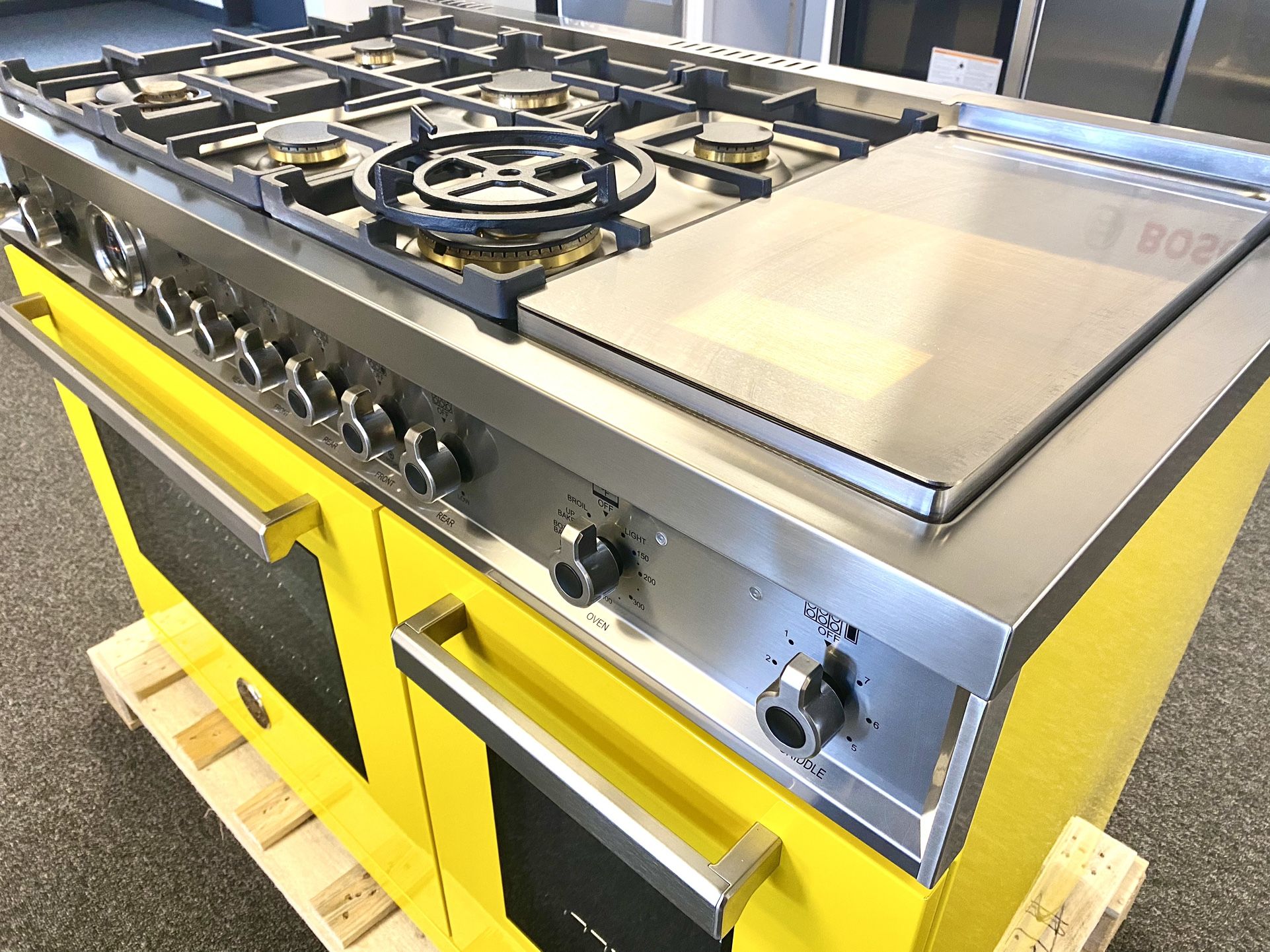 Bertazzoni 48in Dual Fuel Burner w/ Griddle Range (Giallo Yellow)