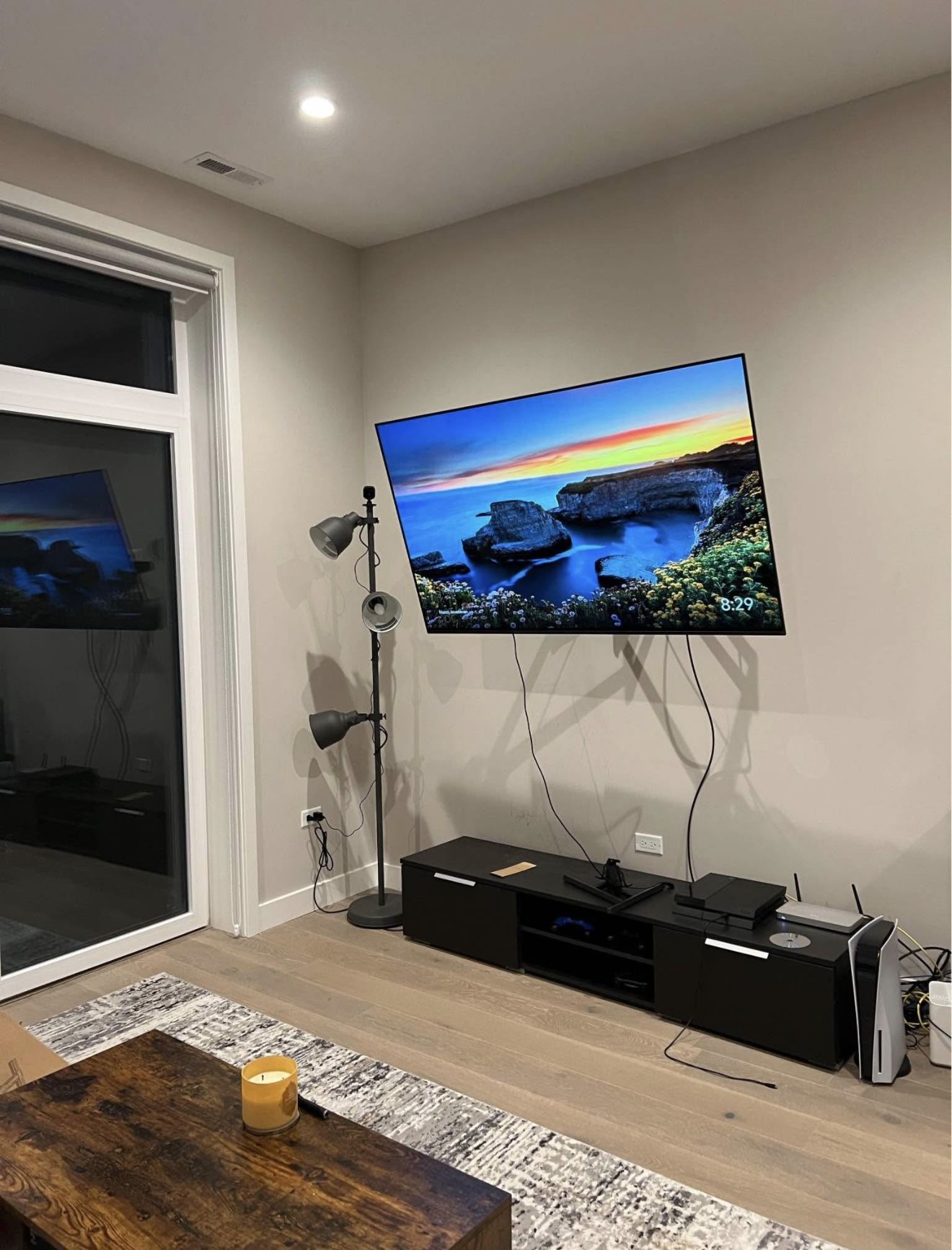 65 Inch Smart Tv  With Mount 