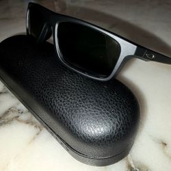 Oakley
https://offerup.com/redirect/?o=aHR0cHM6Ly93d3cub2FrbGV5LmNvbQ==
Pommel (TruBridge™) Satin Black Eyeglasses