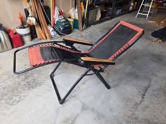 Outdoor folding lounge chairs