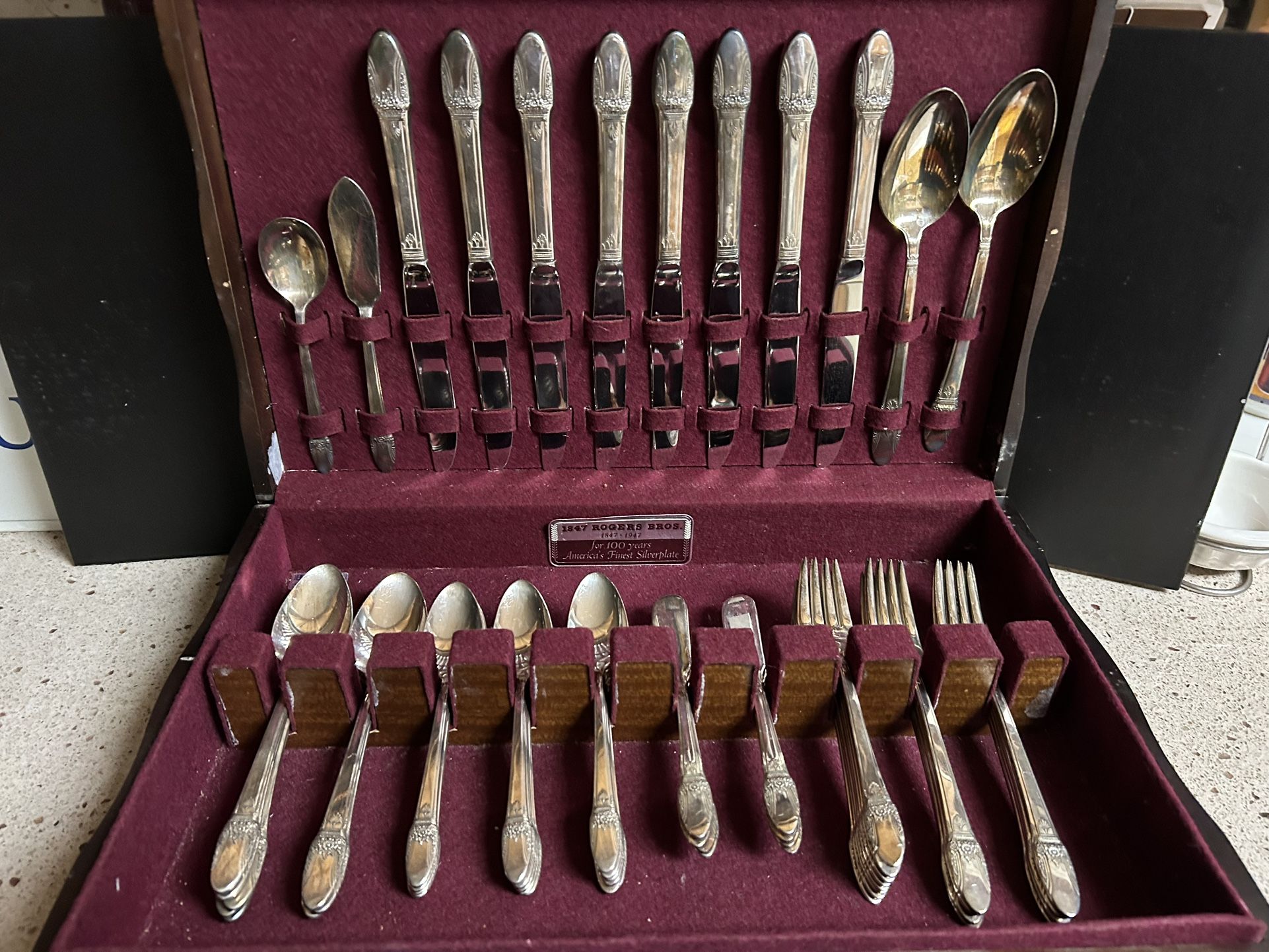 Vintage 1847 Rogers Bros. First Love Silver Plated Flatware Set