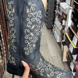 women’s western boots