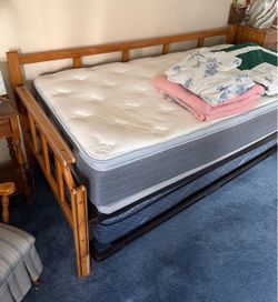 Oak Frame Trundle bed