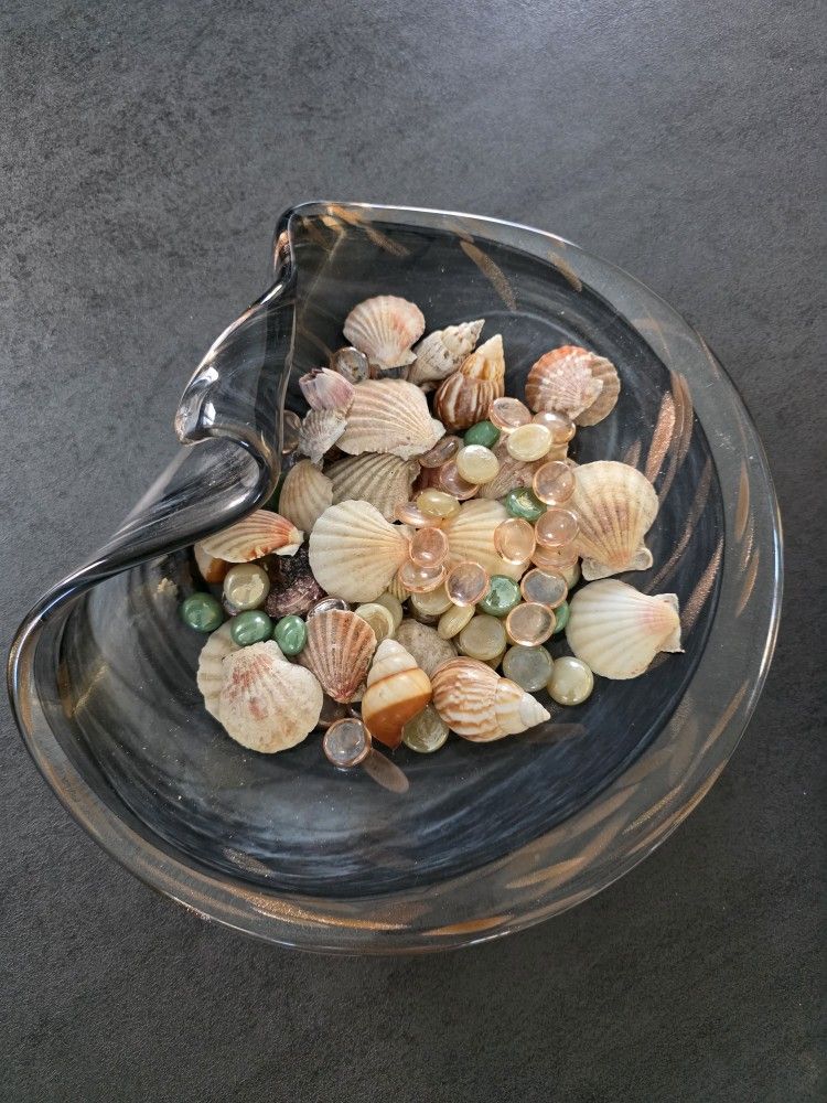 Art Glass Ruffled Bowl