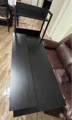 gaming desk and chair