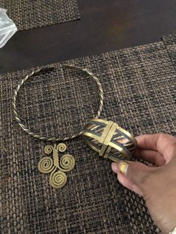 Collar con dije y pulsera