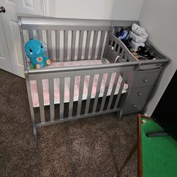 Mini Crib & Changing Table Combo 