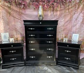 Beautiful black and silver bedroom set five pieces has been refurbished are big pieces solid wood